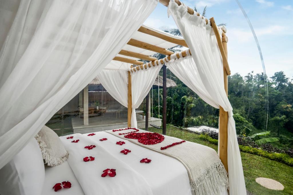 Bubble Hotel Bali Ubud - Glamping Room Type - King Suite with Private Pool