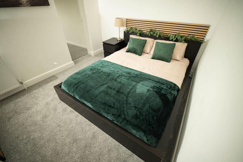 Spacious - Sleeps 5 - Garden - Close To Sea