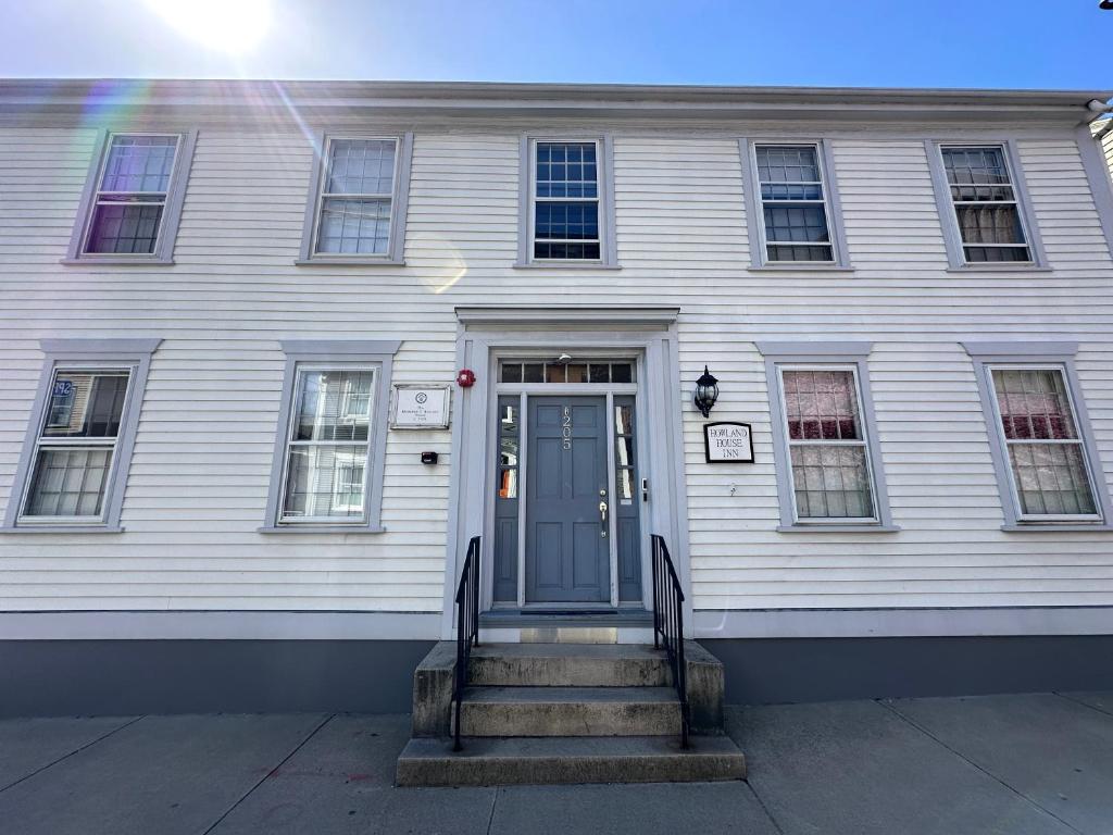 Entire Historic 5 Bed 5 Bath Inn Sleeps 17 image
