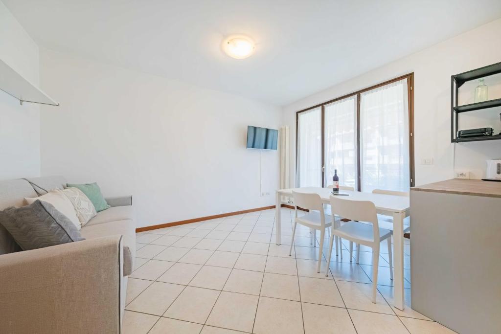 ApartmentsGarda - Residenza Elisabetta 10 - Tap to explore photos
