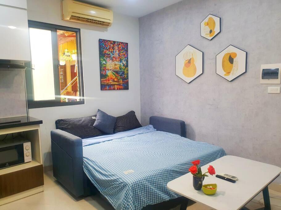 OldQuarter, Balcony, Peaceful, Netflix