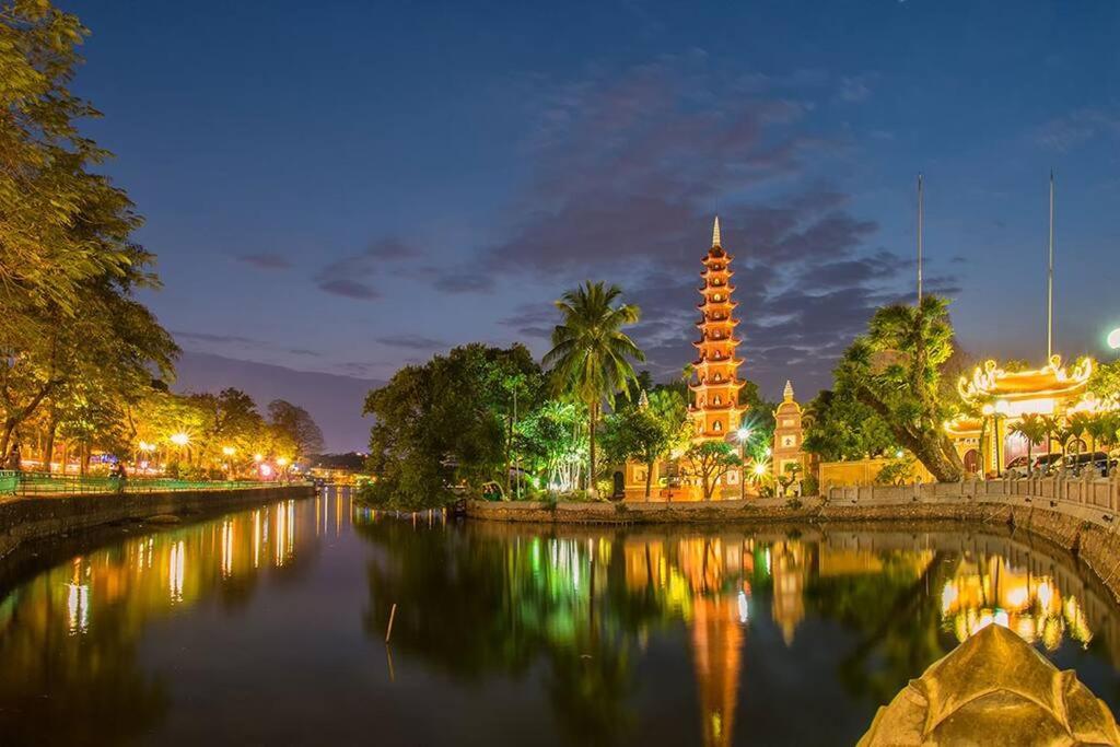OldQuarter, Balcony, Peaceful, Netflix