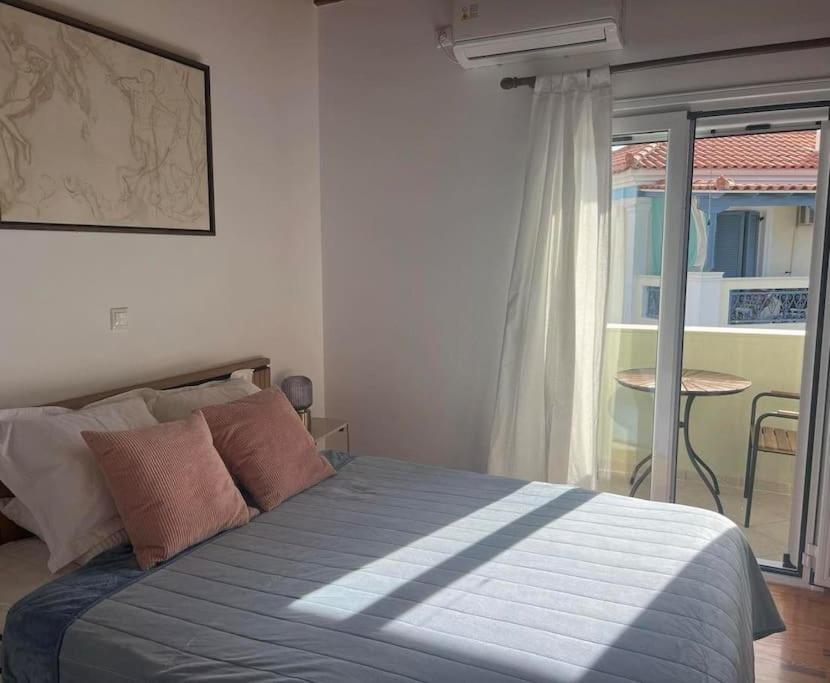 Perdika's Cove, spacious sea view family home, Attica