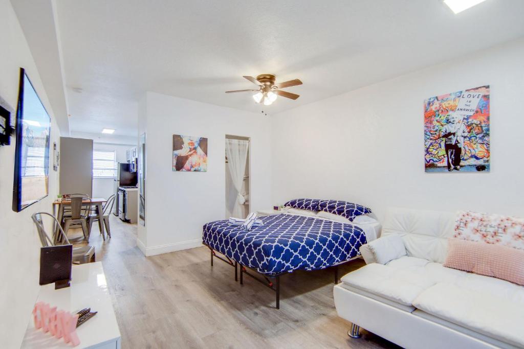 Private Ocean Dr Apt w/2 Queen Beds, Steps 2 Beach image