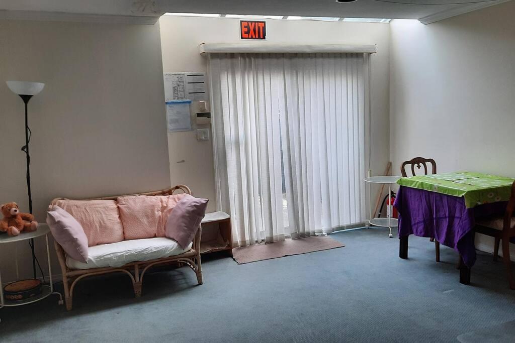 Near Downtown YVR -2 Bedroom private suite - Tap to explore photos