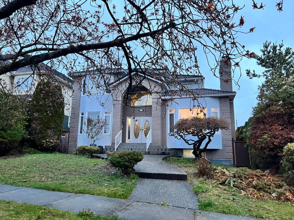 Near Downtown YVR -2 Bedroom private suite Room Type - Two-Bedroom House
