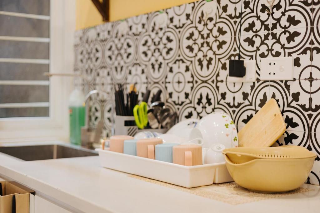 Center, natural light, fully equipped modern