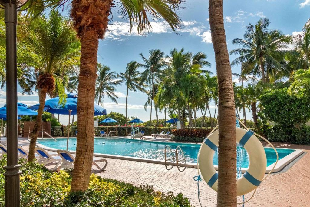 Radisson Resort Miami Beach image