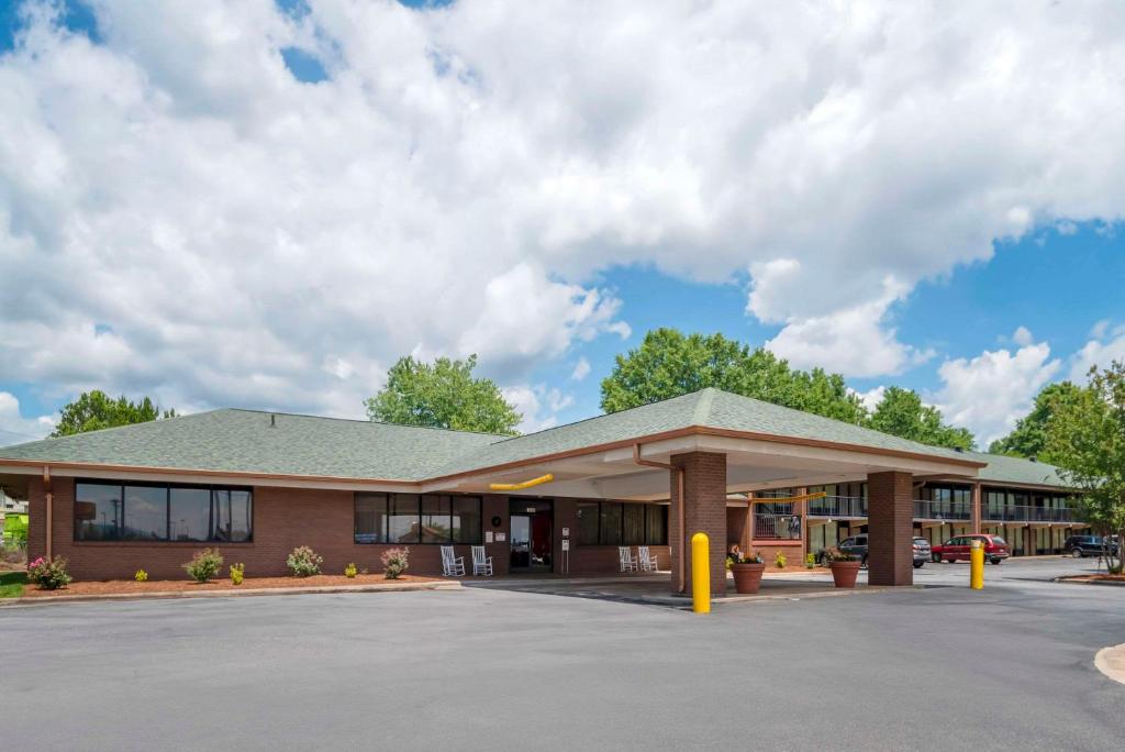 Quality Inn near Speedway image