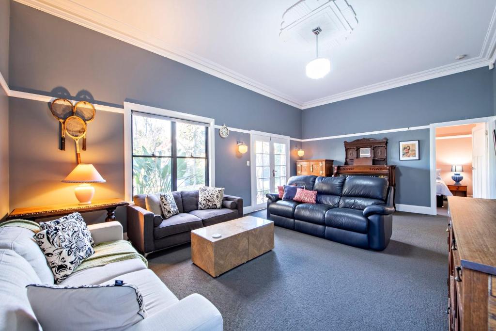 Kilbirnie - Stroll to CBD, Heritage, Sleeps 10 photo 1