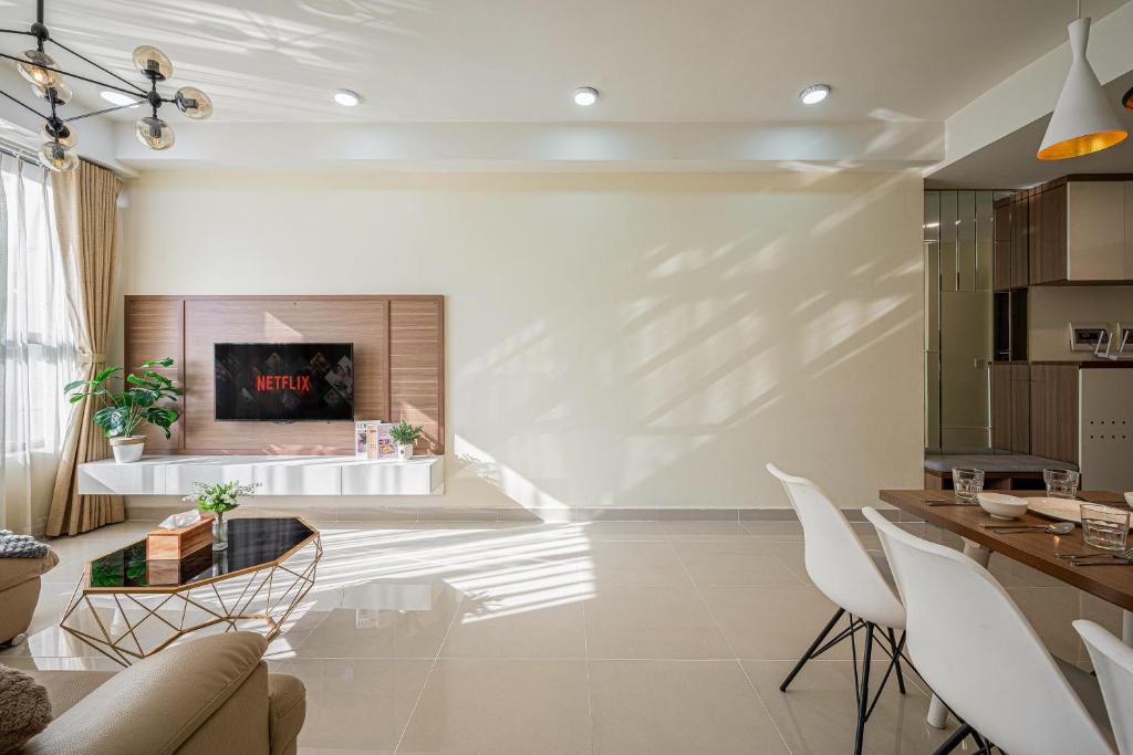 Double N Apartment - Near Ben Thanh Market - Free Pool, Gym - Riverside View