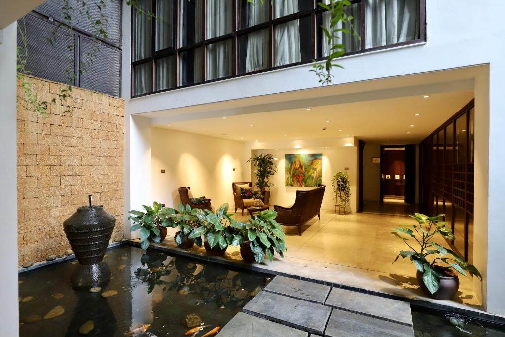 Ha Noi Tropical House 01 bedroom in the Old Quarter