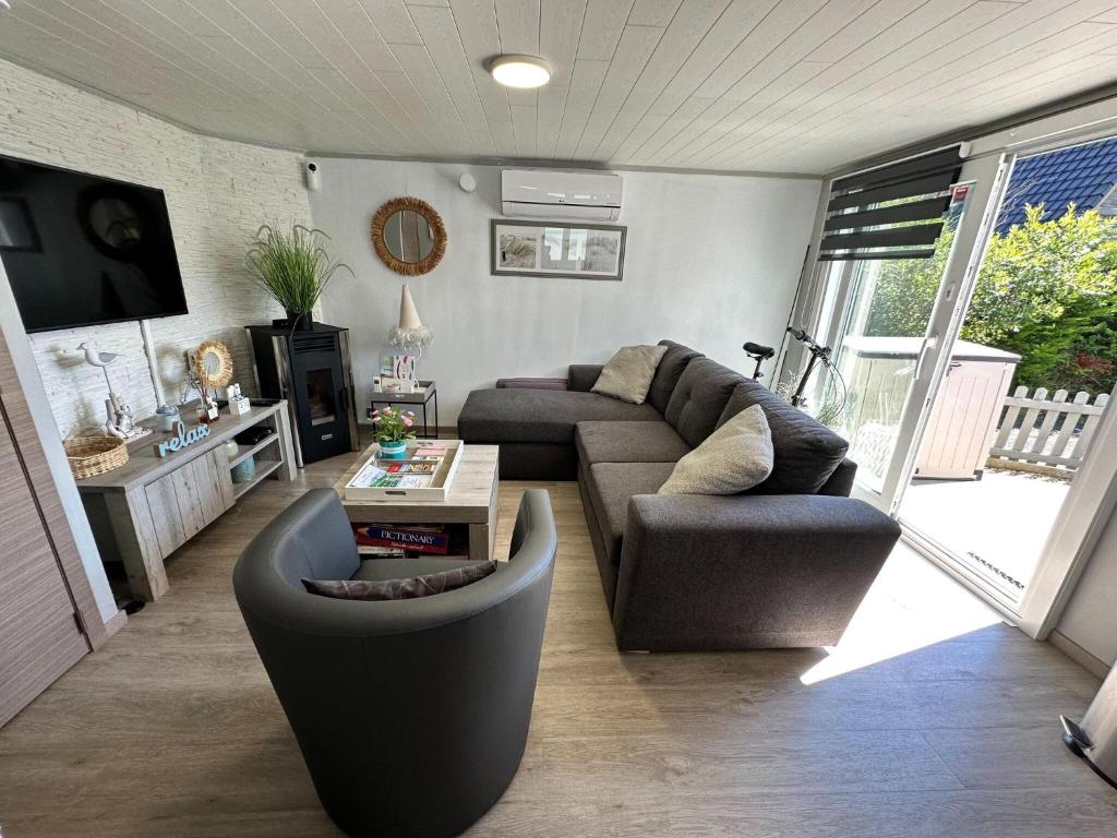 Charming chalet with garden photo 1