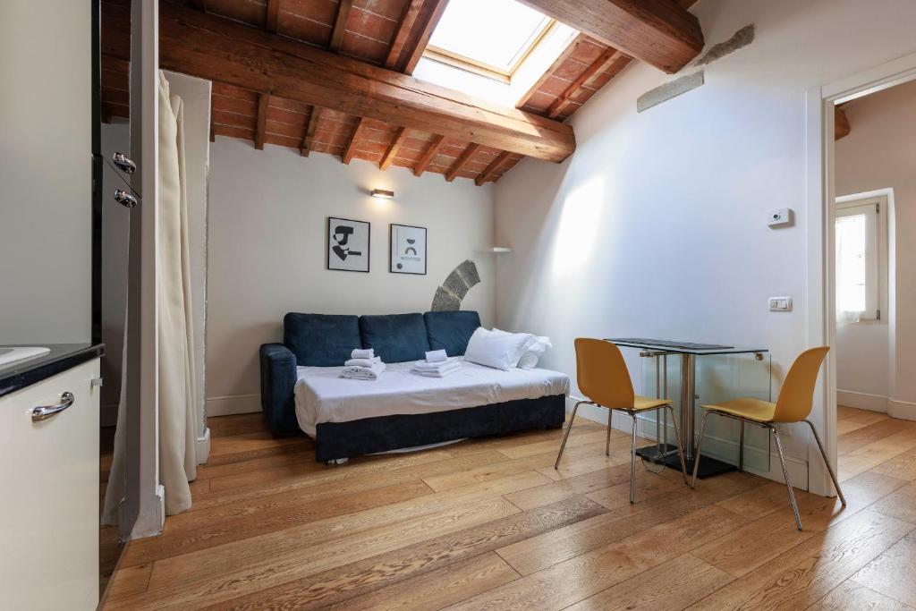 Novella Top Floor Hideaway - Tap to explore photos