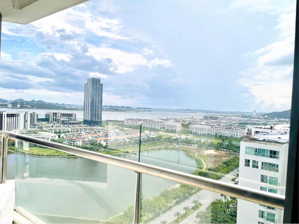 Lana's House Green Bay Ha Long - Near Marina Beach