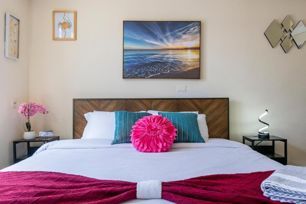 Cozy Apartment at Washington DC! Sun Filled & Comfortable! image