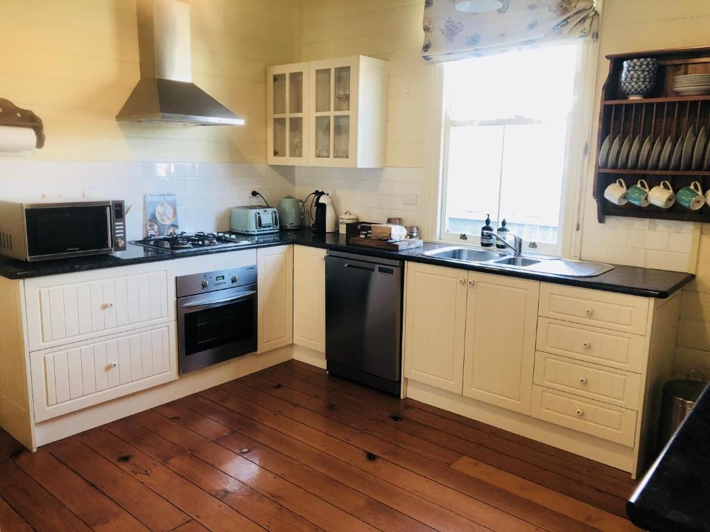 Belltrees - Central, Cosy and Convenient photo 2