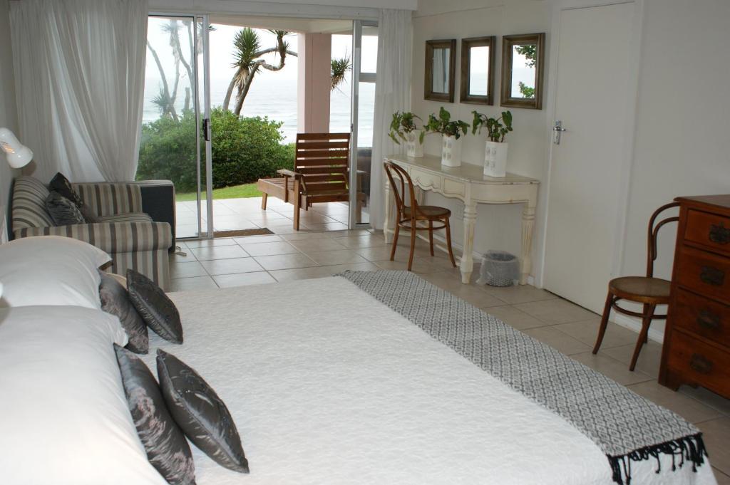 The Pink Lodge on The Beach photo 1