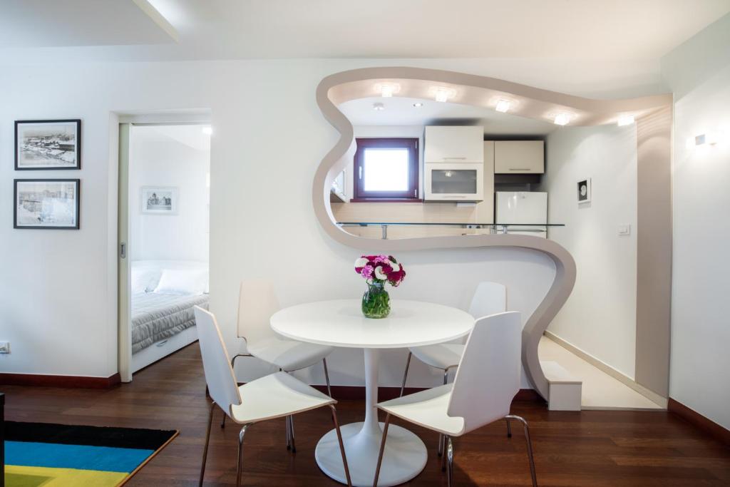 Apartment 18 photo 4