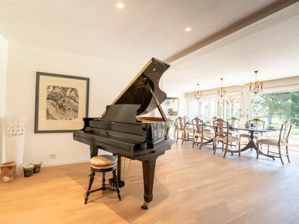 Villa Villa Rosetree with sauna and pool table by Interhome photo 1