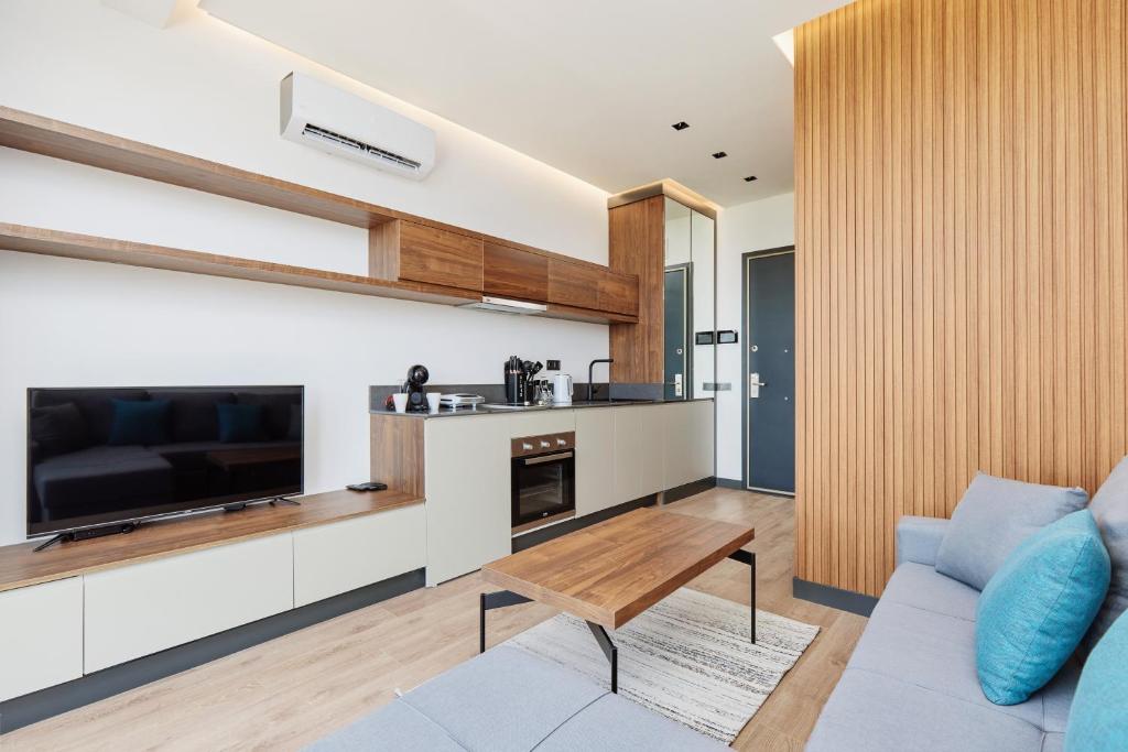 Bayview Hills Luxury Residences - Tap to explore photos