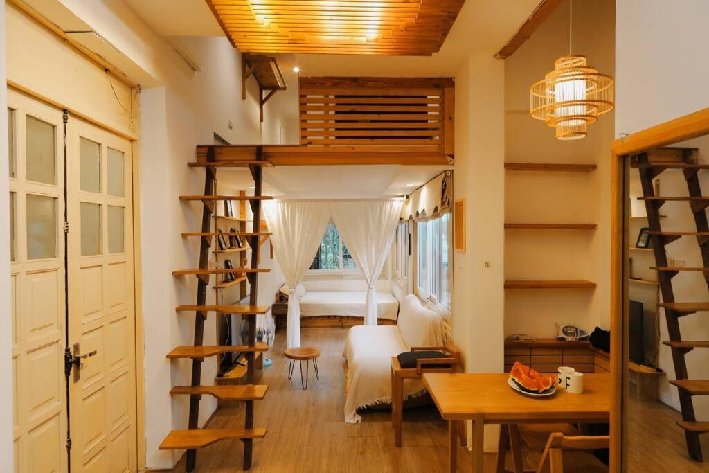 Vintage House in Central of Old Quarter 2 Bedrooms with Healing Vibe