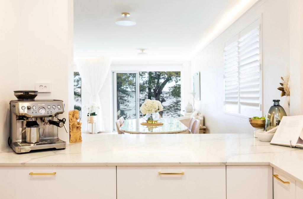 3 Bedroom Beachfront Manly Garden Apartment photo 4