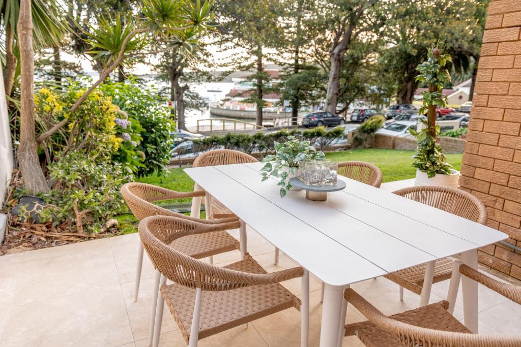 3 Bedroom Beachfront Manly Garden Apartment photo 1