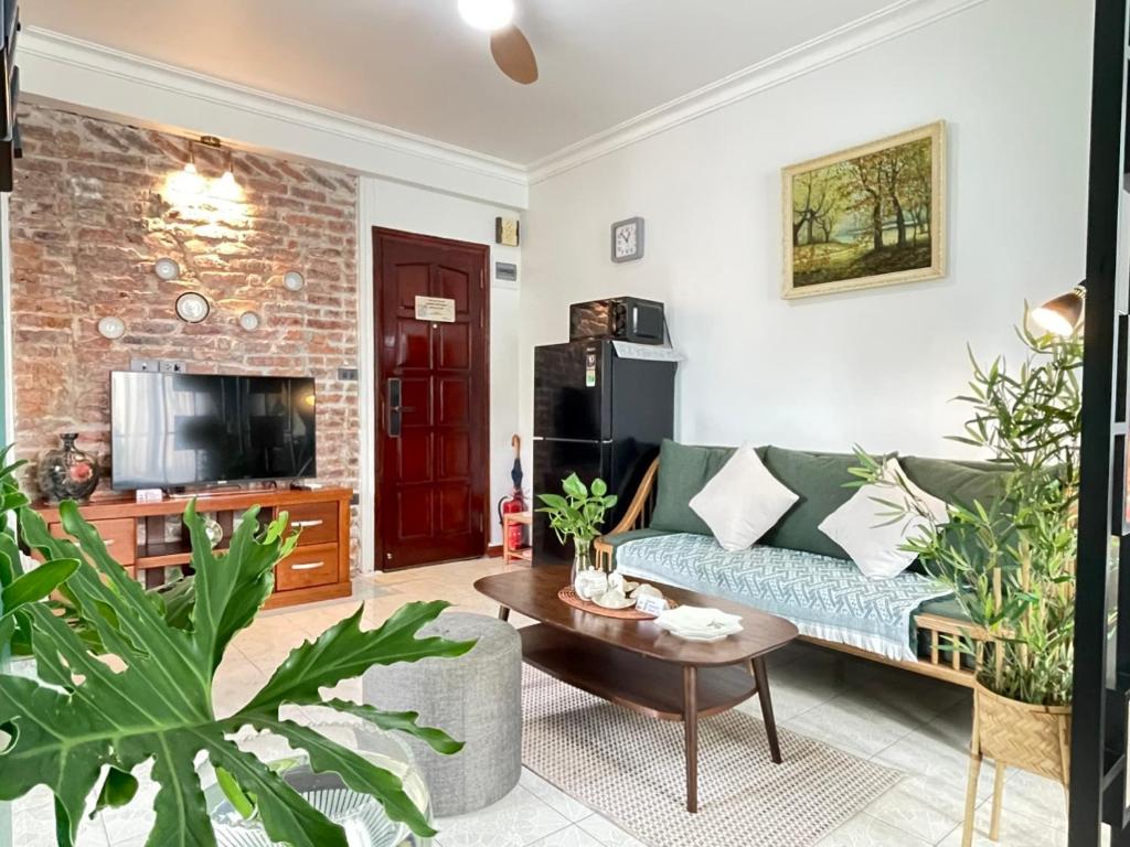 Zeit Home 304, trung tâm Phố Cổ Hà Nội, view Con đường Gốm Sứ, 2 Phòng Ngủ / Free Wifi