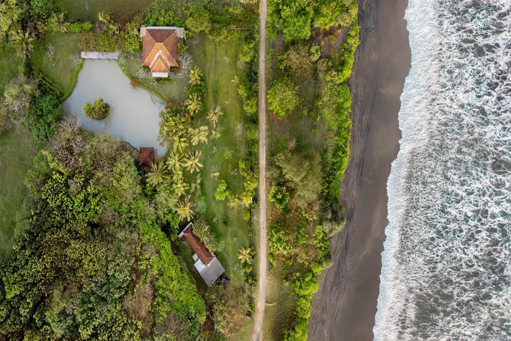 Beachside Villa Kelecung photo 1