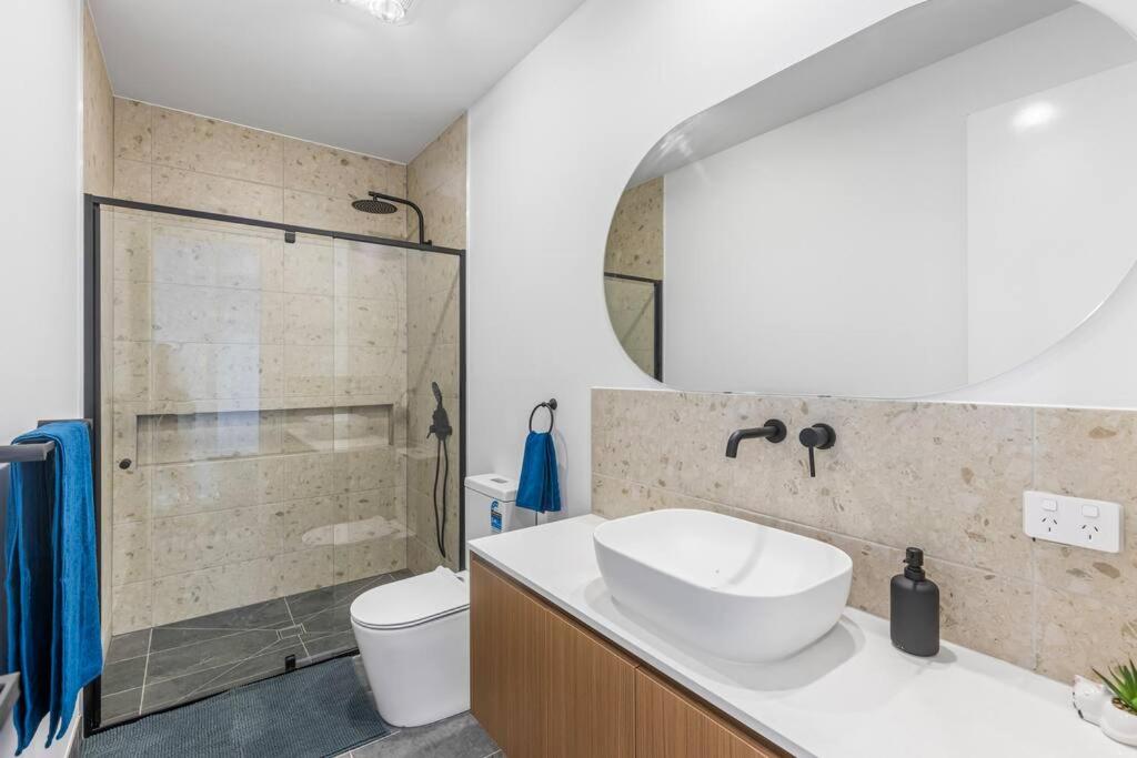 "Elegant Home in Highton with Stunning City Views" photo 3