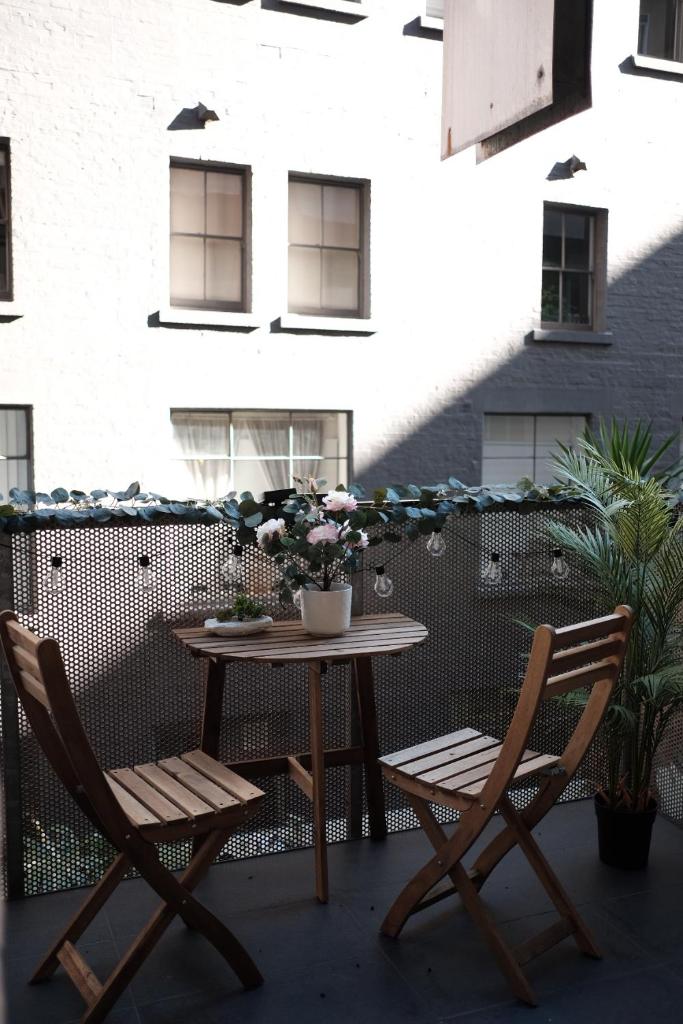 Collins Paris End suite- 2 bedrooms with balcony photo 2