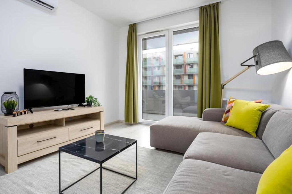 AtriumResidences with FreeParking, AC, Balcony and Wi-fi Room Type - One-Bedroom Apartment with Balcony and City View