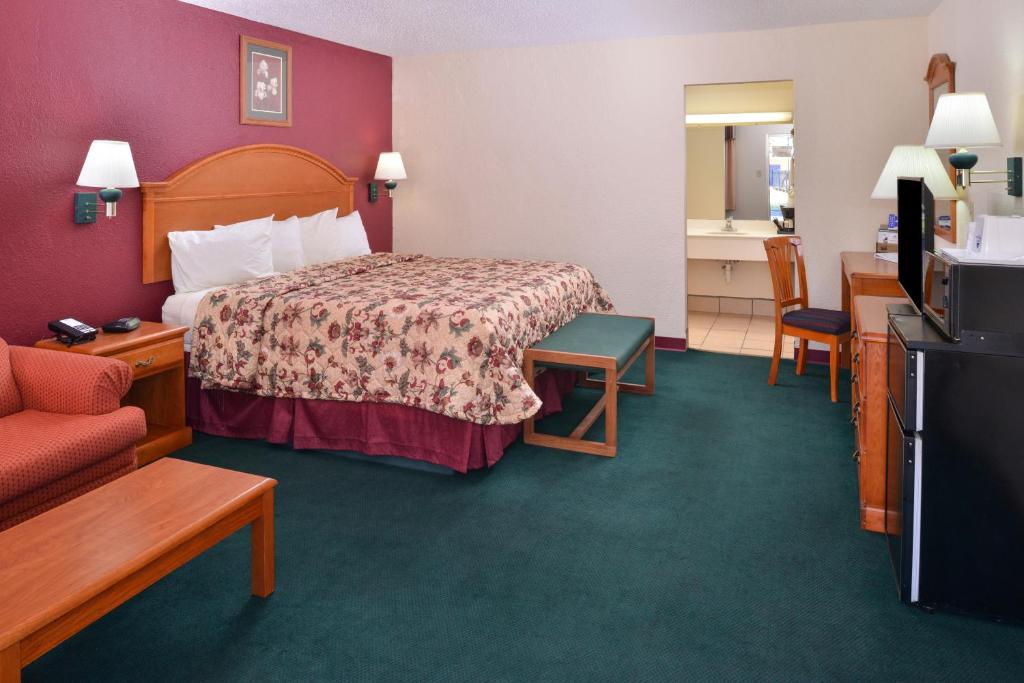 Americas Best Value Inn Lubbock East photo 3