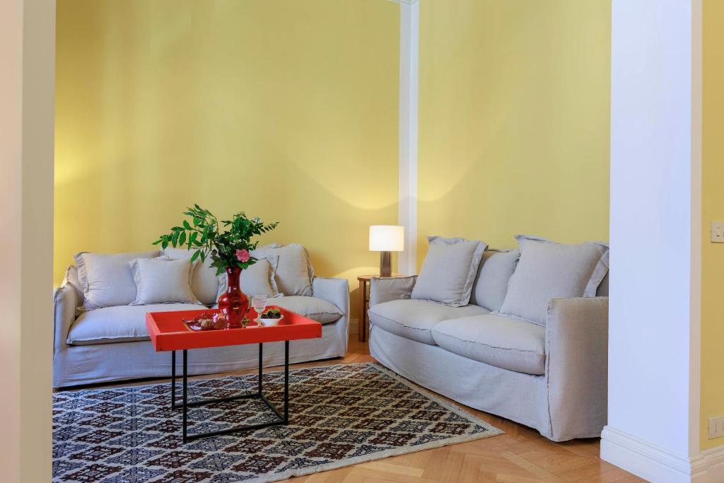 Florence Huge Apartment with Private Garden - Tap to explore photos