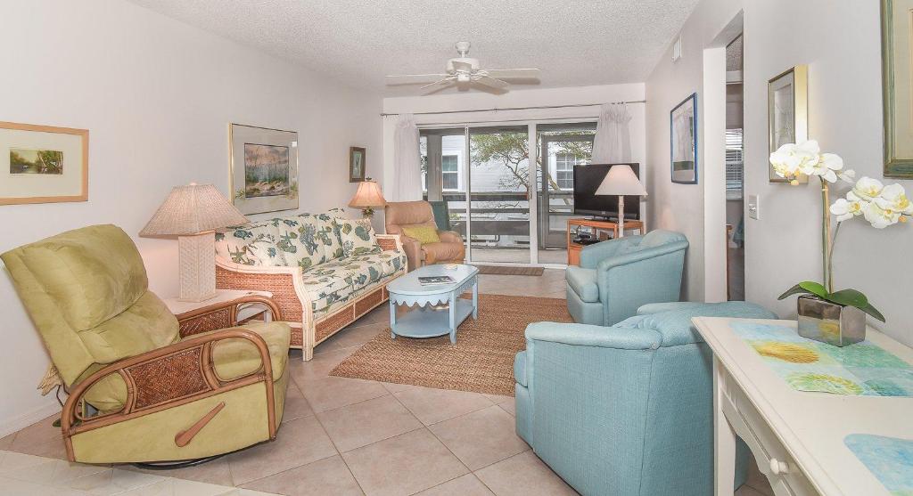 Quiet Beachside Veranda within seconds to the beach pool ~ SV173 image