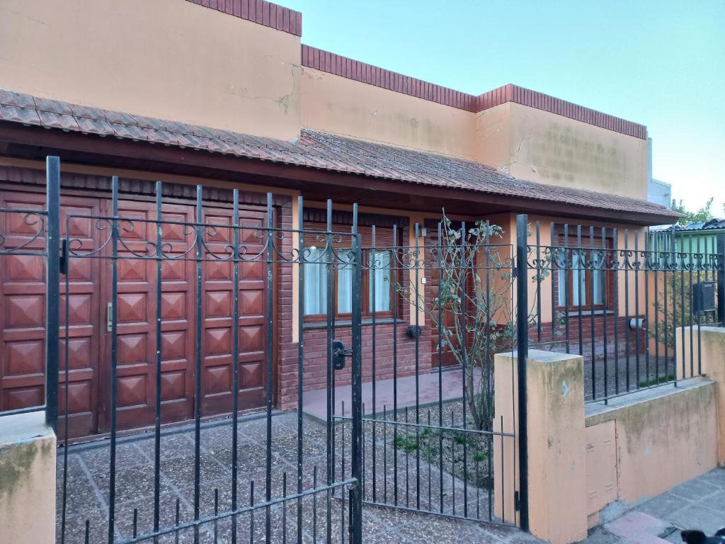 Casa amarilla photo 1