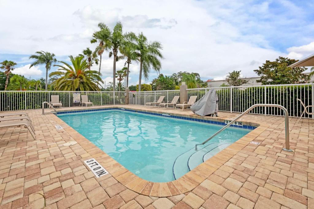 Best Western Edgewater Inn image