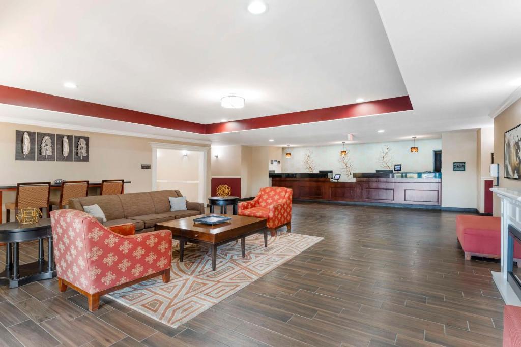 Best Western Plus Burleson Inn & Suites image