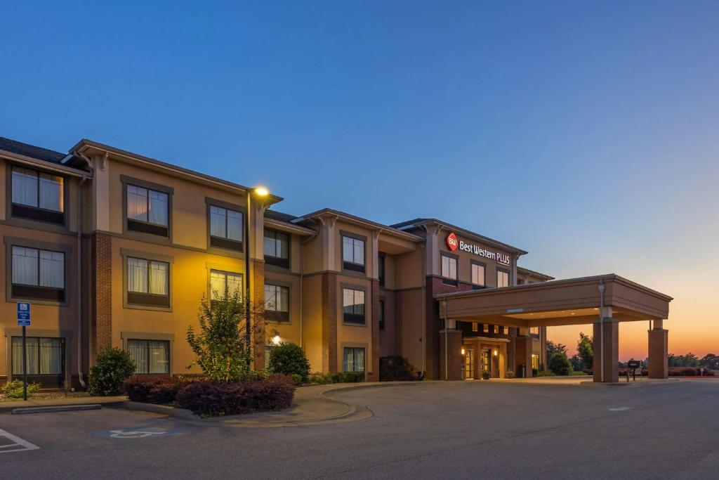 Best Western Plus Tuscumbia Muscle Shoals Hotel and Suites image