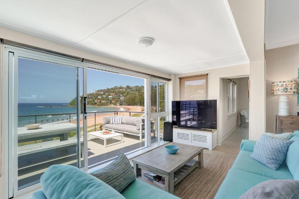 Rocklands Palm Beach front photo 1