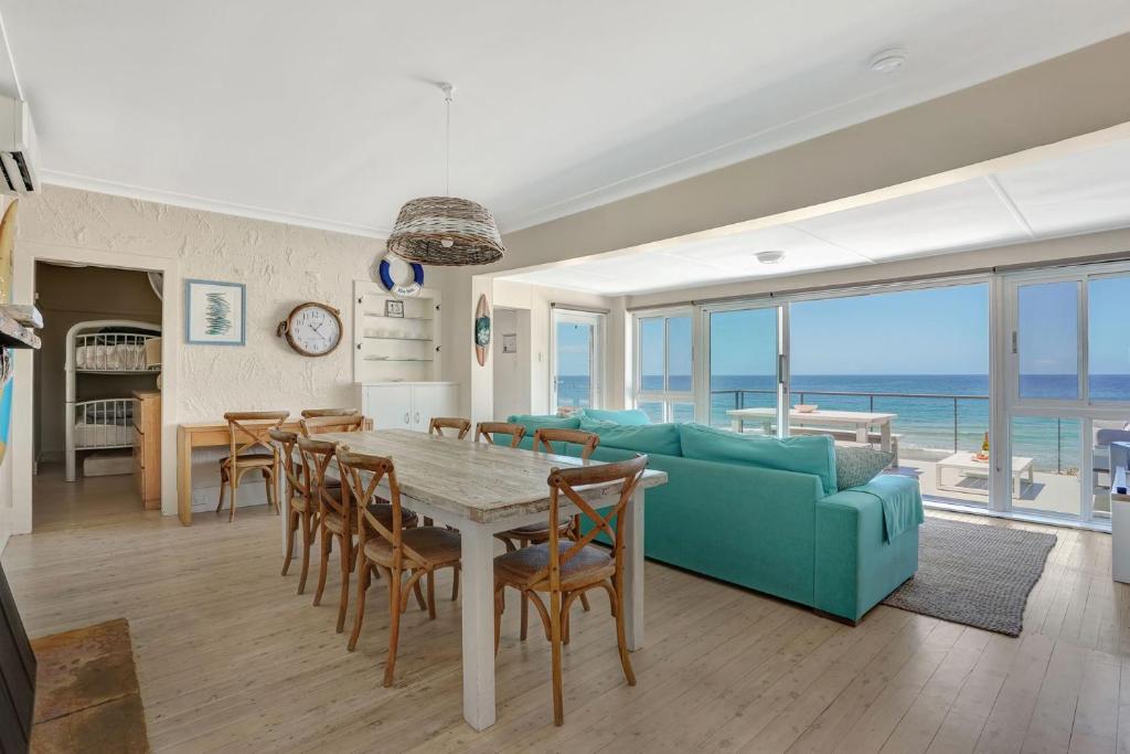 Rocklands Palm Beach front photo 2