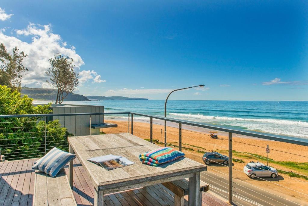 Rocklands Palm Beach front photo 3