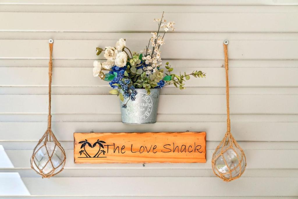 The Love Shack Iluka Rd photo 2