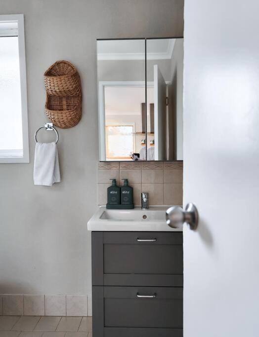 Banksia Retreat, A couple's sanctuary on Aldinga Beach photo 4