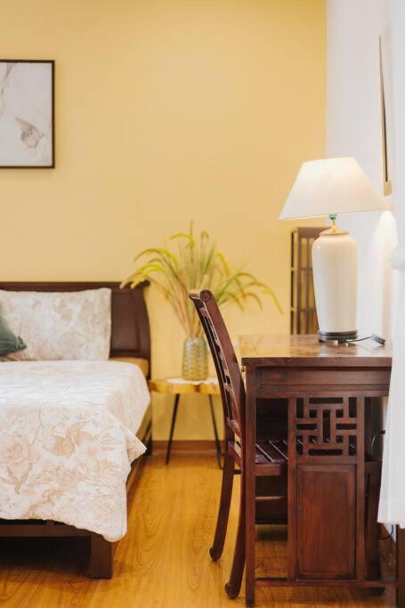 Entire big house w 5 beds w Center