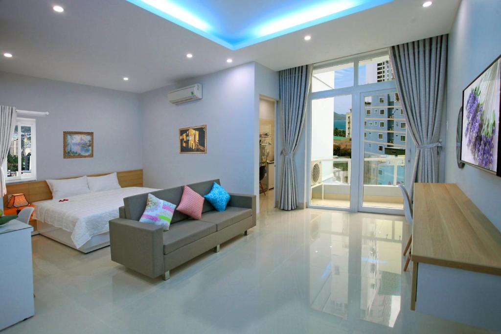 Двухместный (Двухместный номер Делюкс с 1 кроватью и балконом), An Phu Gia Apartment