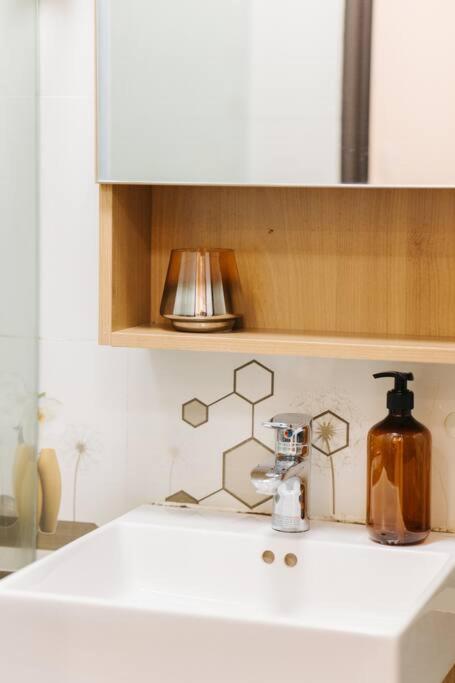 6pax Full house 100m to Train street Heart of Old Quarter