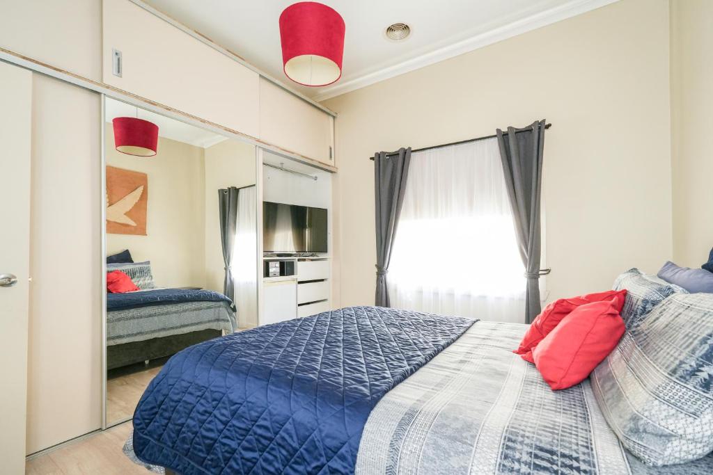 Brunswick Melbourne-Cosy Room-Great location photo 1
