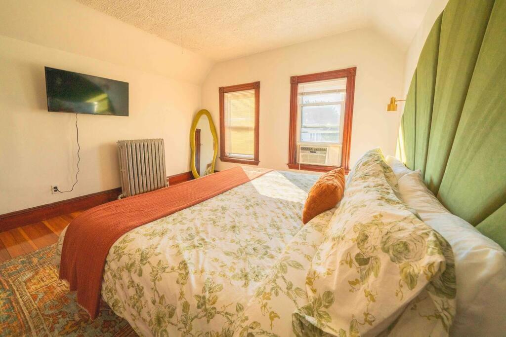 Eclectic 1BR, 10 min-Boston,Near Public Transport image